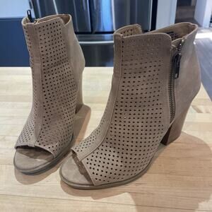 Brash Cage Peep Toe Ankle Booties Laser Cut Tan Size 7 Heels 4 Inch